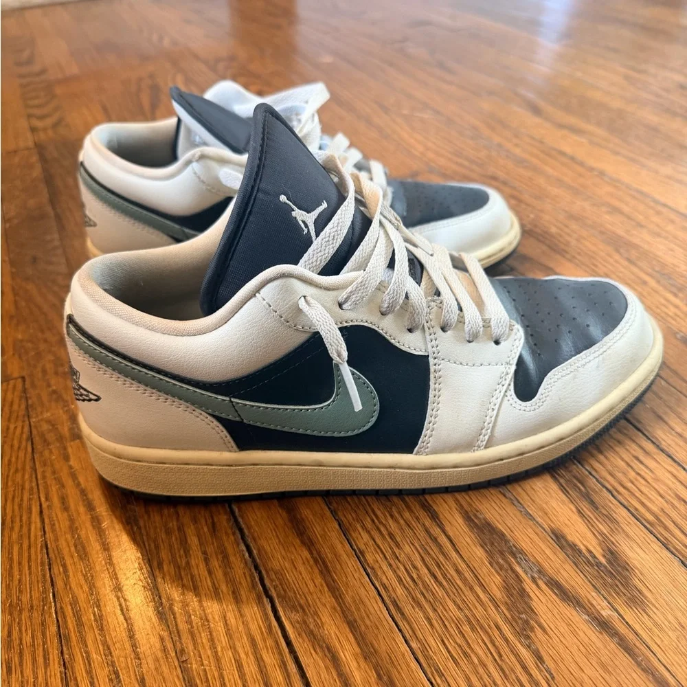 Nike Jordan Low Sneakers - Picture 5 of 6